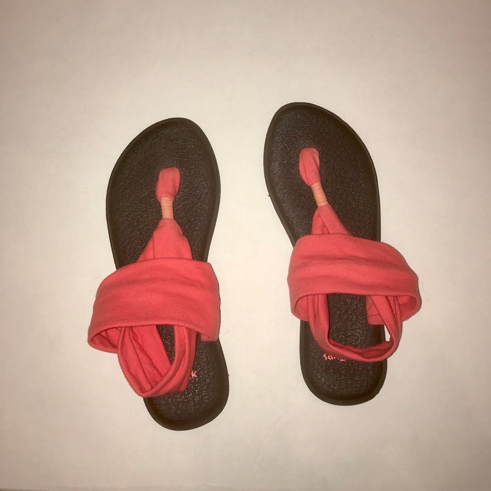 Hot pink Sanuks